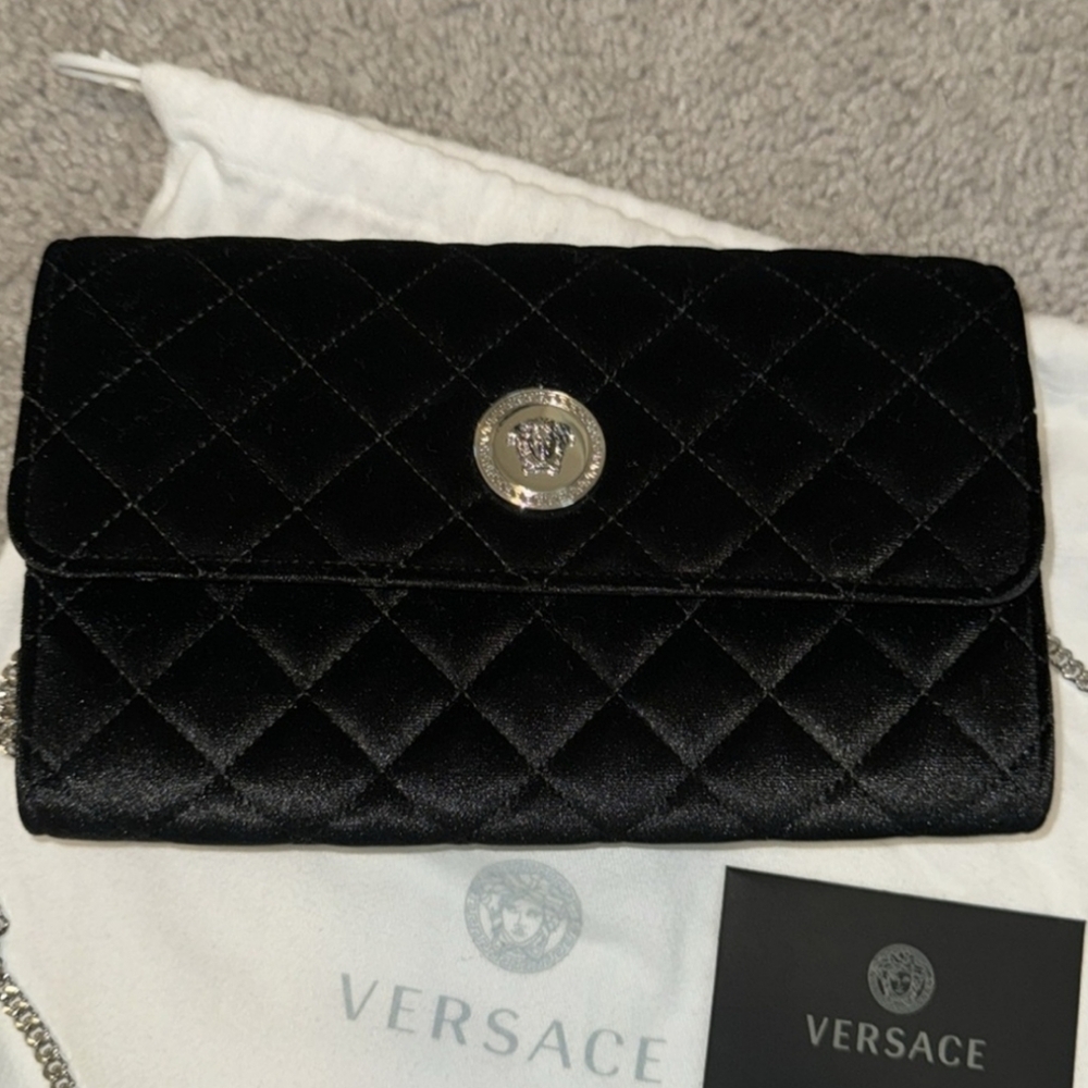 Versace La Medusa Velvet Wallet On Chain!